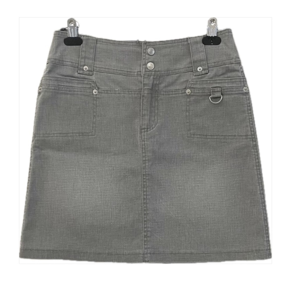 3/$20 AC-3998 skirt. EUC